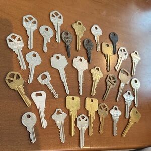 31 house, building and padlock keys for crafting, projects, repurposing